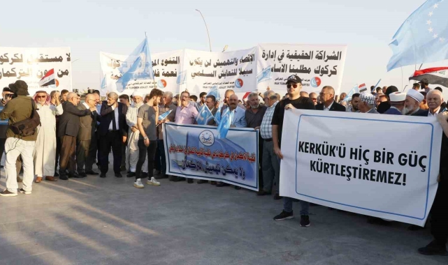 Kerkük'te Türkmenler valilik ve il meclisi seçimine karşı sokağa çıktı