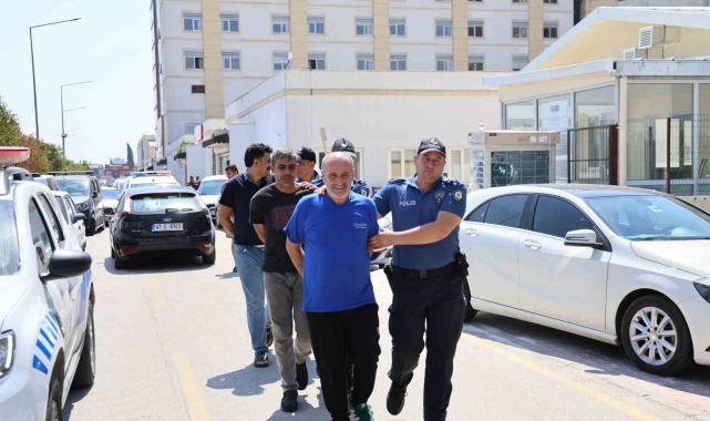 Kimlik soran polise taşla saldıran 5 şüpheli tutuklandı