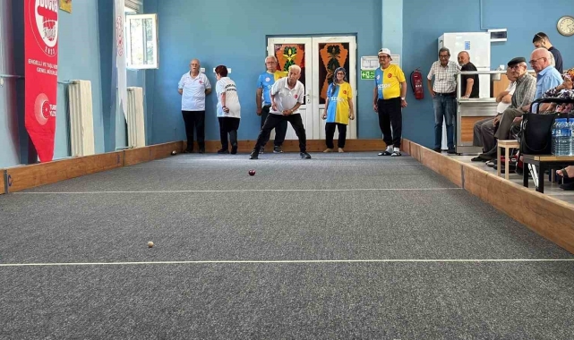 Kırklareli'nde 'ihtiyar delikanlıların' bocce şampiyonası heyecanı