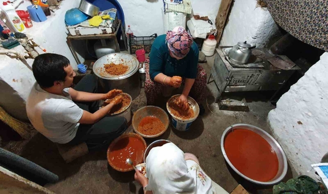 Kışlık lezzetler şimdiden hazır ediliyor