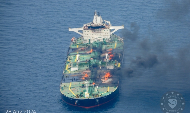 Kızıldeniz'de saldırıya uğrayan petrol tankerindeki yangın 5'inci gününde