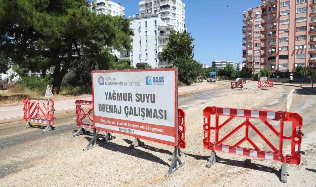 Konyaaltı&#039;ndaki iki mahallede 1420 metrelik yağmur suyu drenaj hattı çalışması devam ediyor