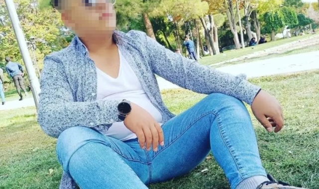 Konya&#039;da otomobil ağaca çarptı: 2 ölü