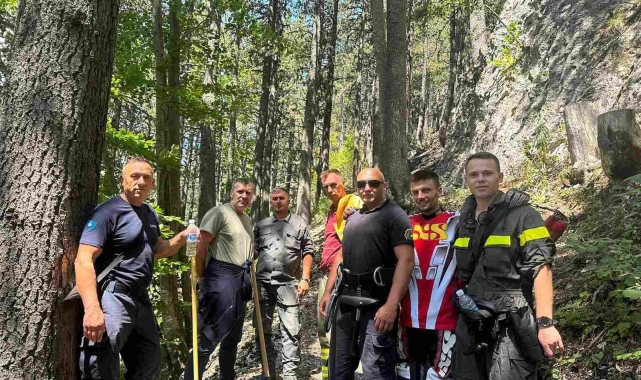 Kosova'da ormanlık alandaki yangın turistik köye yaklaşıyor