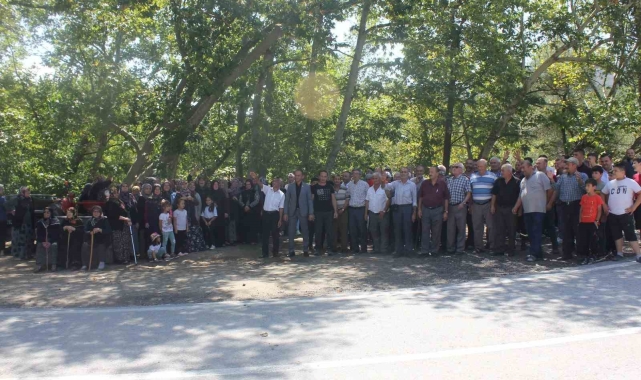 Köylüler &#039;piknikçi istemiyoruz&#039; eylemi yaptı