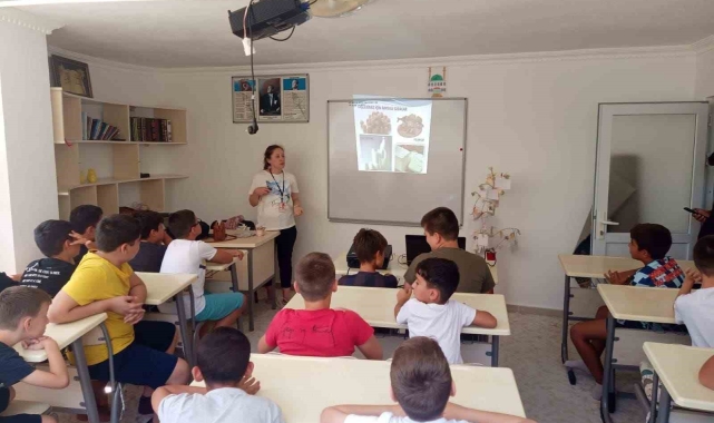 Kur'an-ı Kerim kursunda öğrencilere ağız ve diş sağlığı eğitimi