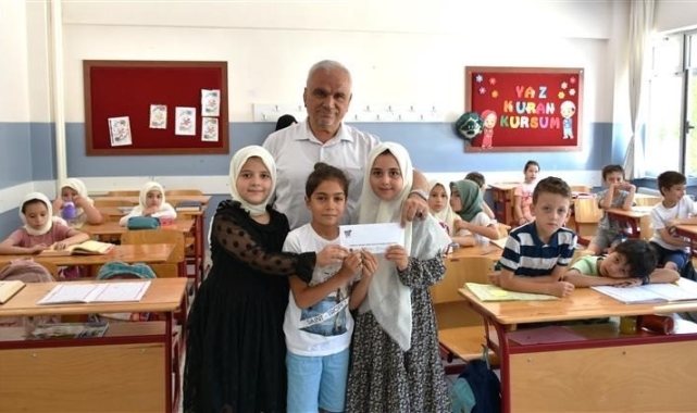 Kur'an Kursuna giden minik öğrencilerden Filistin'e destek