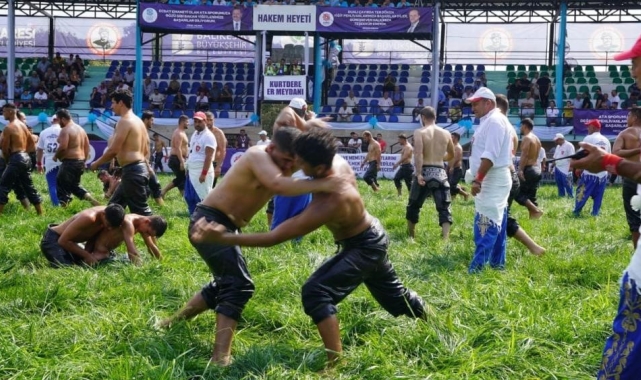 Kurtdereli Güreşleri'nde 2 bin 400 pehlivan kol bağlayacak