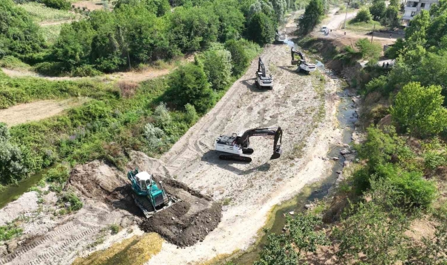 Kuruyan derede ıslah çalışması