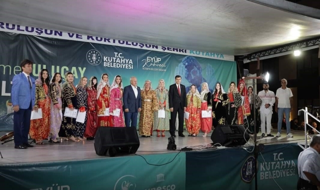 Kütahya'da yöresel kıyafetler defilesi