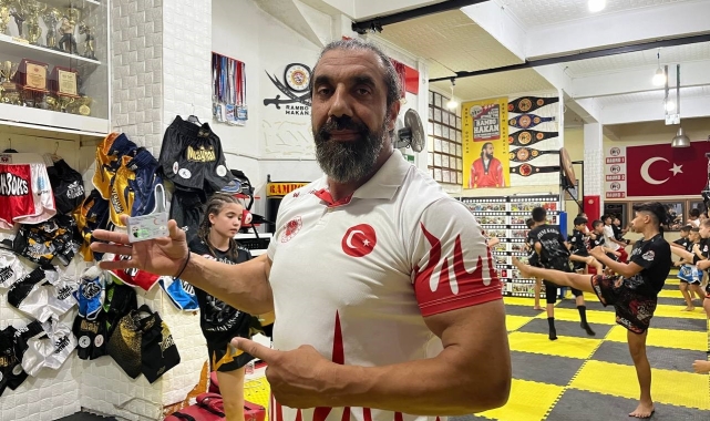 Lakabını resmi kimliğine taşıdı: MMA Dünya Şampiyonu Hakan İtmiş, "Rambo Hakan" oldu
