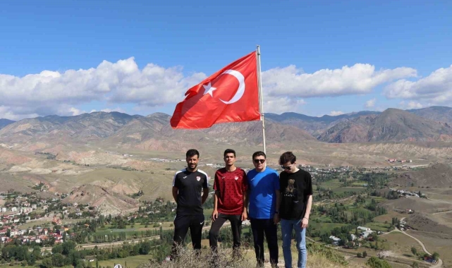Lale Dağı'nın bayrağını yenilediler