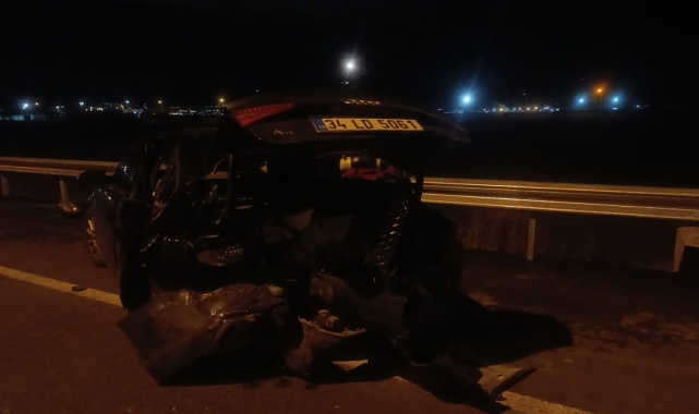 Lastiği patlayan otomobile arkadan çarptı: 4 yaralı