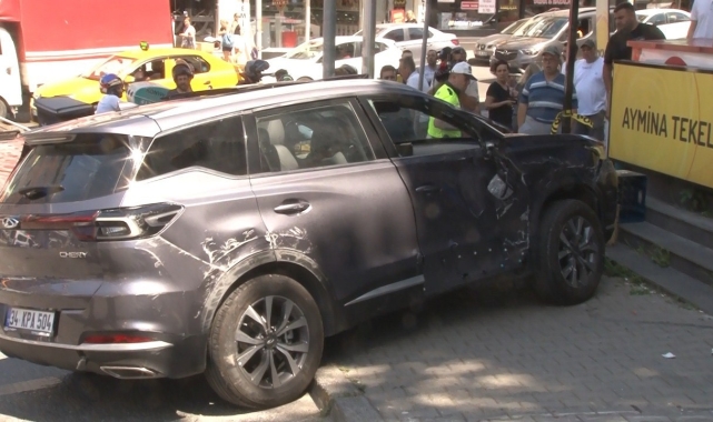 Maltepe'de aracının kontrolünü kaybetti, dükkana daldı: 3 yaralı