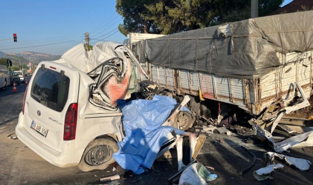 Manisa&#039;da 4 kişinin öldüğü kazanın güvenlik kamerası ortaya çıktı