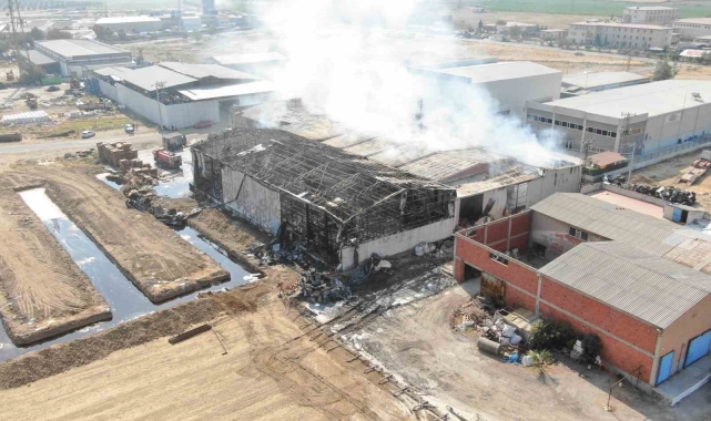 Manisa'da küle dönen depo havadan görüntülendi