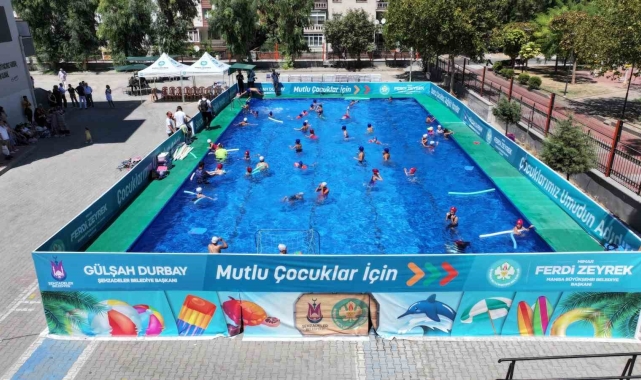 Manisalı çocukların yüzme mutluluğu