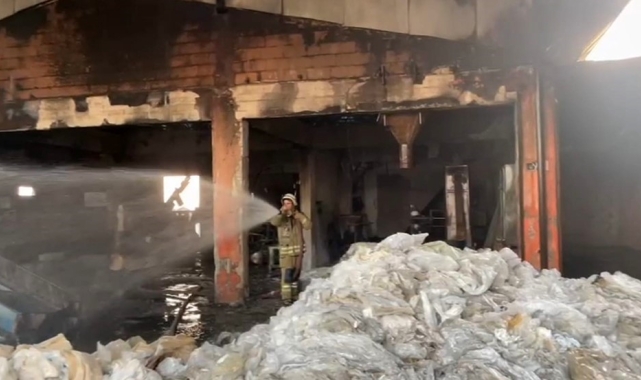 Mardin'de plastik fabrikasında yangın