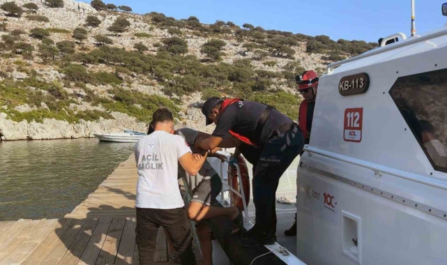 Marmaris'te ticari yatta rahatsızlanan vatandaş tahliye edildi
