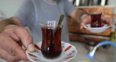 Menemenin 'soğan' tartışmasına çayın 'suyu' eklendi