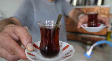 Menemenin 'soğan' tartışmasına çayın 'suyu' eklendi