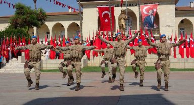 Mersin'de 30 Ağustos Zafer Bayramı çoşkuyla kutlandı