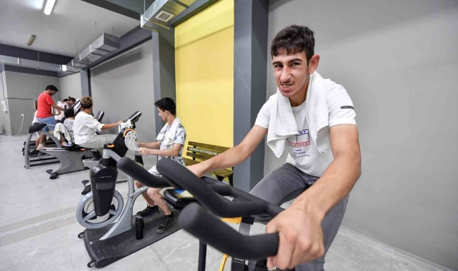 Mersin'de engeller sporla aşılıyor