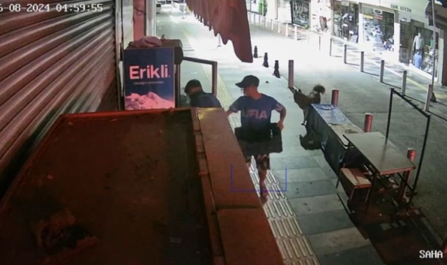 Mersin'de marketin dolabından su ve meşrubat çalan 2 kişi kameraya yakalandı