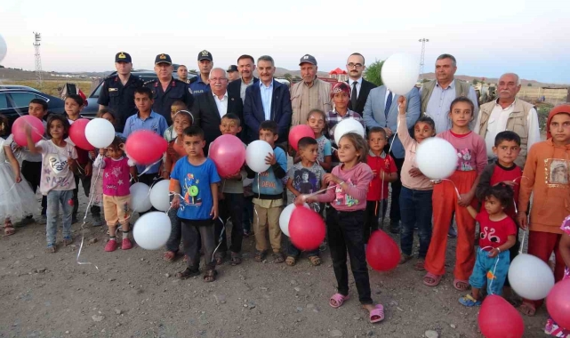 Mevsimlik tarım işçilerinin çocukları düzenlenen etkinlikte gönüllerince eğlendi