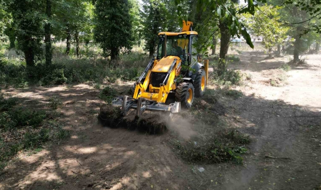 Mezarlıkların eksikleri de gideriliyor