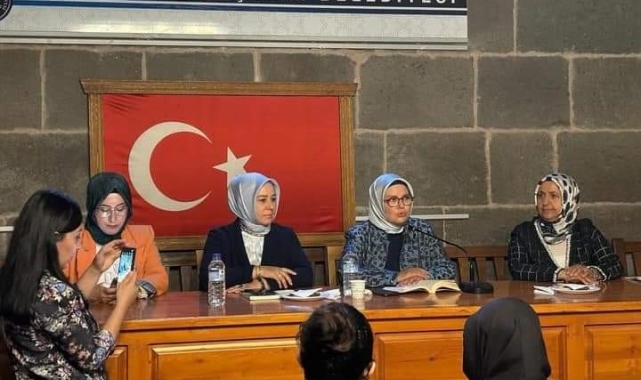 Milletvekili Ayşe Böhürler, Yazarlar Birliği Şiir Programı'na konuk oldu