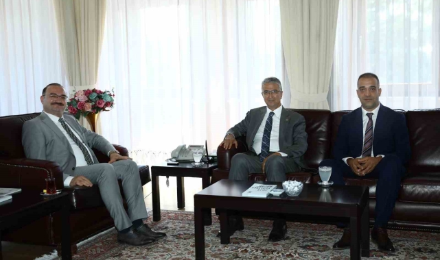 Milliyetçi Hareket Partisi heyetinden Rektör Hacımüftüoğlu'na hayırlı olsun ziyareti