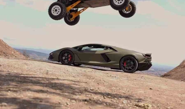 Milyonluk arabanın üstünden ATV ile atladı, Yusuf Dikeç pozu verdi