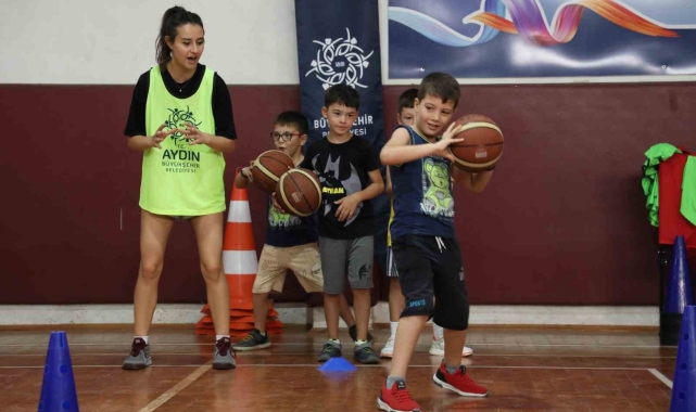 Minik basketbolcular Büyükşehir'in kurslarında yetişiyor