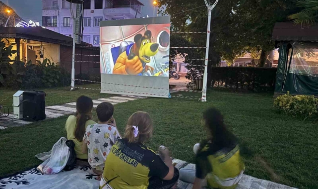 Miniklere özel çizgi film gecesi düzenlendi