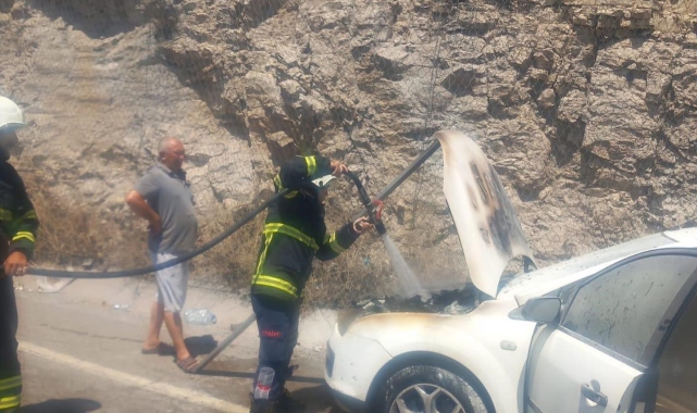 Motor kısmı yanan araçta hasar oluştu