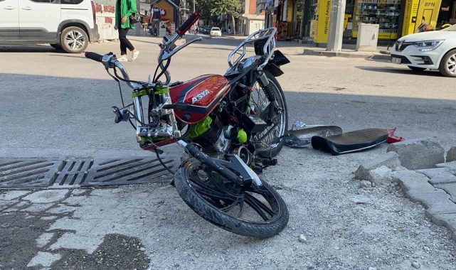 Motosiklet sürücüsü metrelerce havaya uçtu