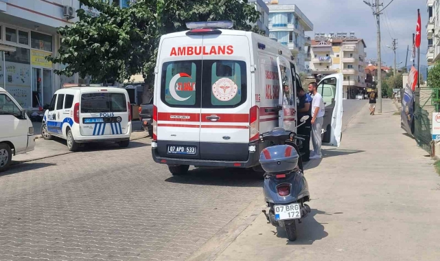 Motosiklet sürücüsü ve yolcu ölümden kılpayı kurtuldu kamyonet sürücüsü firar etti