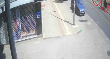 Motosiklet sürücüsünün çarptığı yaşlı kadın hayatını kaybetti...O anlar kamerada