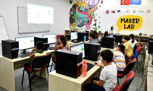 Muratpaşa'da robotik-kodlama eğitimi ilk mezunlarını verdi