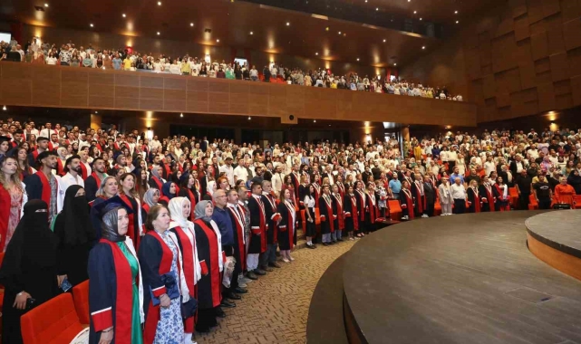Naci Topçuoğlu MYO'da mezuniyet heyecanı