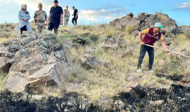 Nemrut Kalderası'nda örtü yangını çıktı
