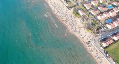 Okulların açılmasına günler kala plajlar dolup taştı