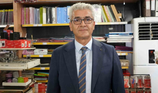 Okulların açılmasına sayılı gün kala Antalya'da kırtasiyeler denetleniyor