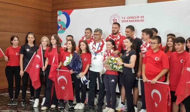 Olimpiyatlarda gümüş madalya kazanan milli atıcı Yusuf Dikeç, İstanbul'a geldi