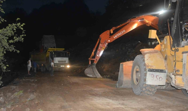 Ordu'daki yol çalışmasında patlatılan dinamit Karadeniz-Akdeniz bağlantı yolunu 8 saat trafiğe kapattı