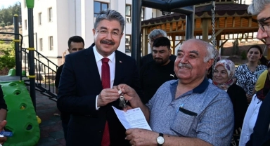 Osmaniye'de 90 deprem konutun daha anahtar teslimi yapıldı