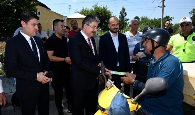 Osmaniye'de "Ceza Yok, Kask Var" mottosuyla motor sürücülerine kask dağıtıldı
