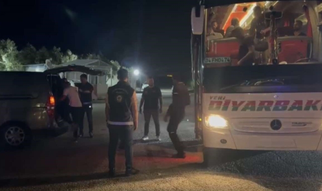 Osmaniye'de yolcu otobüsünde 13 kaçak göçmen yakalandı