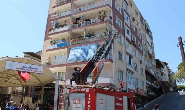 Otizmli adam annesini odaya kilitledi, itfaiye eve balkondan girdi